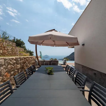 Villa Notos Club